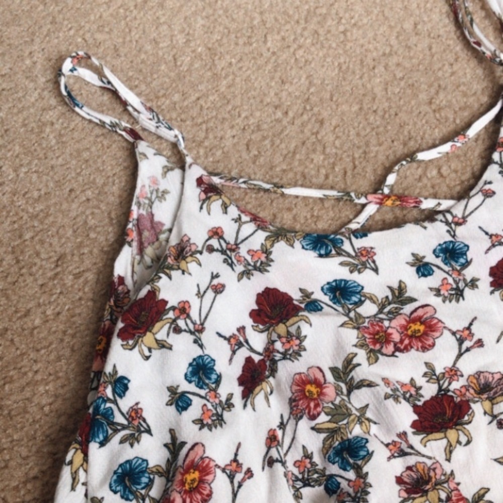 Floral Ruffled Tank - Picture 3 of 3